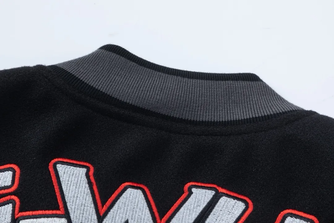 S61#P660, offwhite heavy-duty embroidered baseball jacket. The body is made of woolen fabric. Couple's jacket. Black size: S M L XL